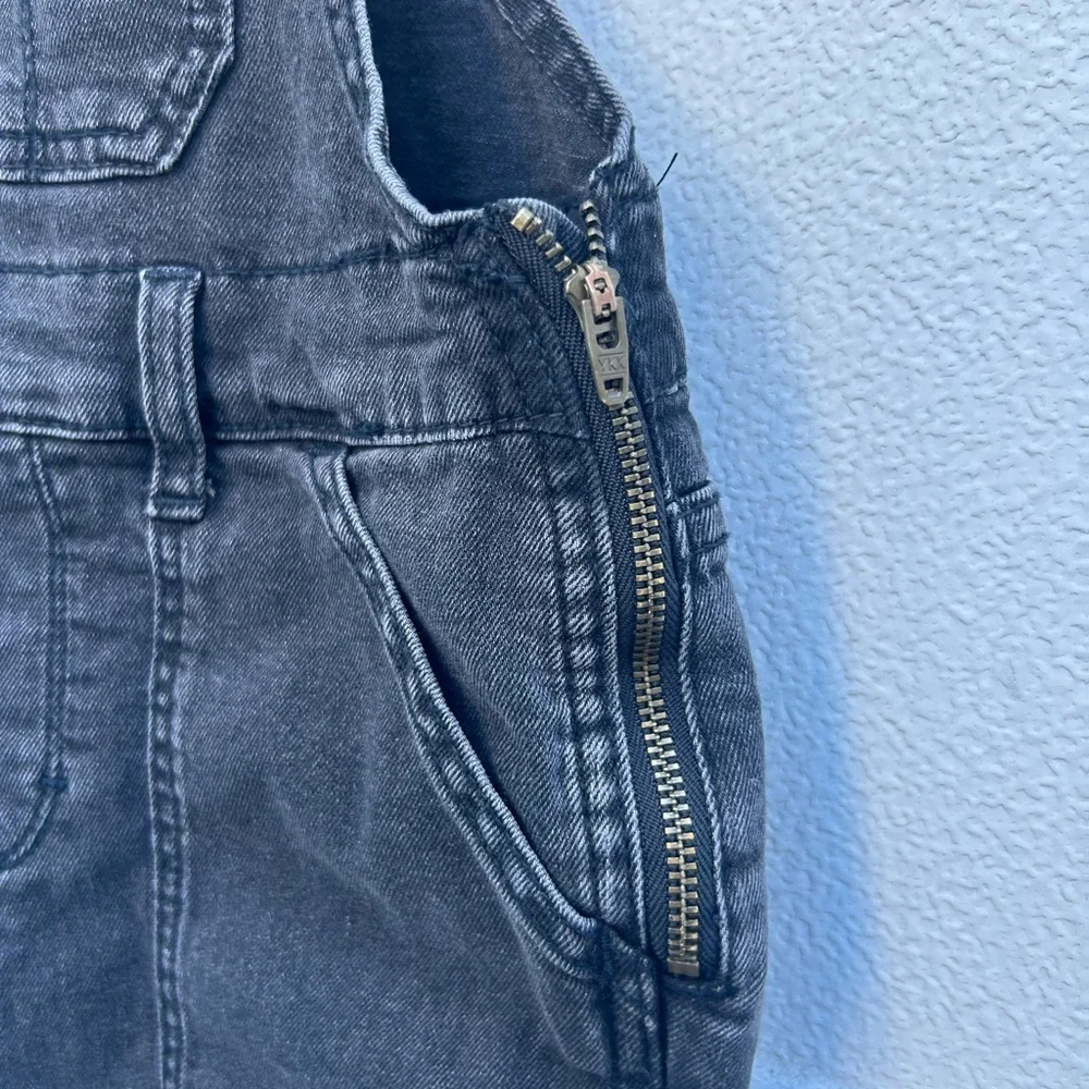 OshKosh B’gosh overall bib girls kids sz 8 black jean denim raw hem adjustable
